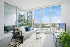 Olympic Park modern apt near train shops with pool, Sydney